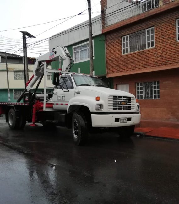 Grúa Stinger Con Canasta - KODIAK